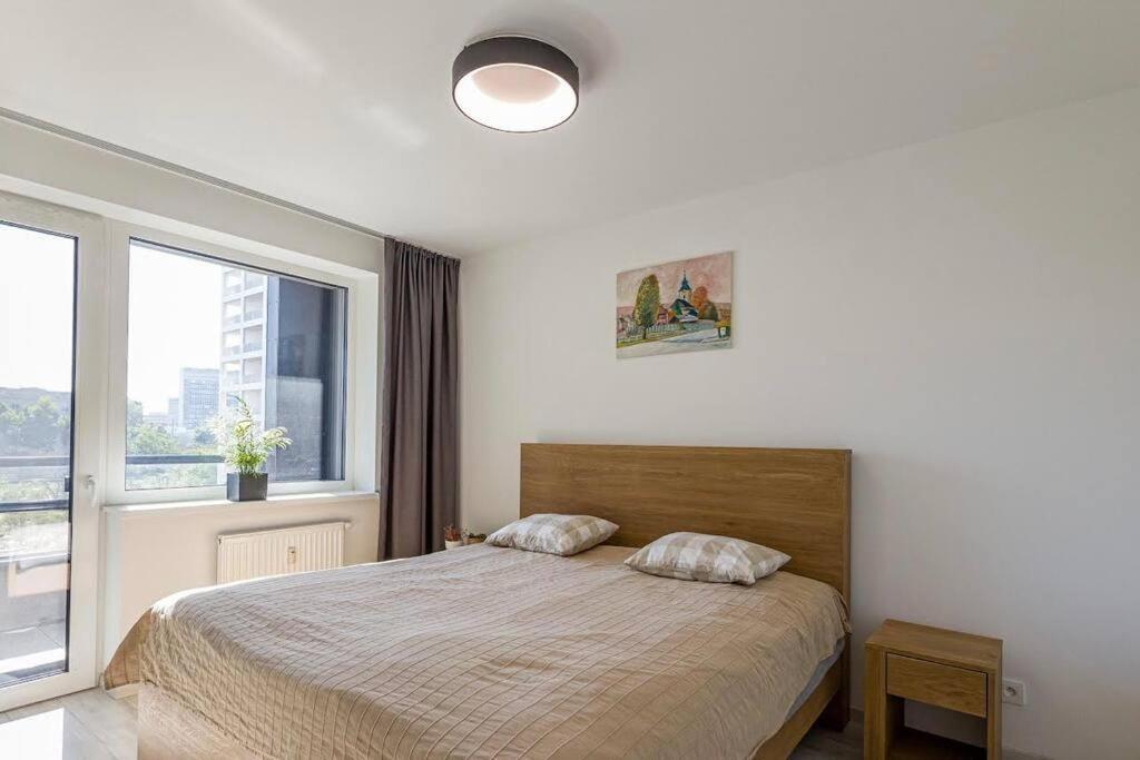 Urban Apartment With Possibility Of Parking 브라티슬라바 외부 사진