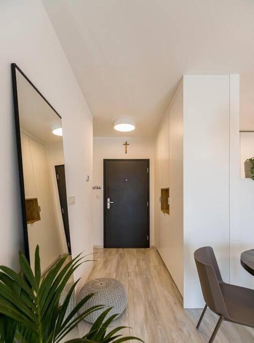 Urban Apartment With Possibility Of Parking 브라티슬라바 외부 사진