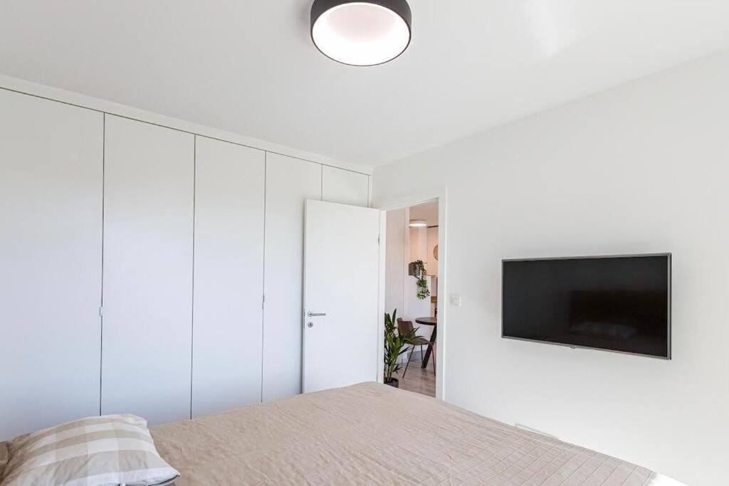 Urban Apartment With Possibility Of Parking 브라티슬라바 외부 사진