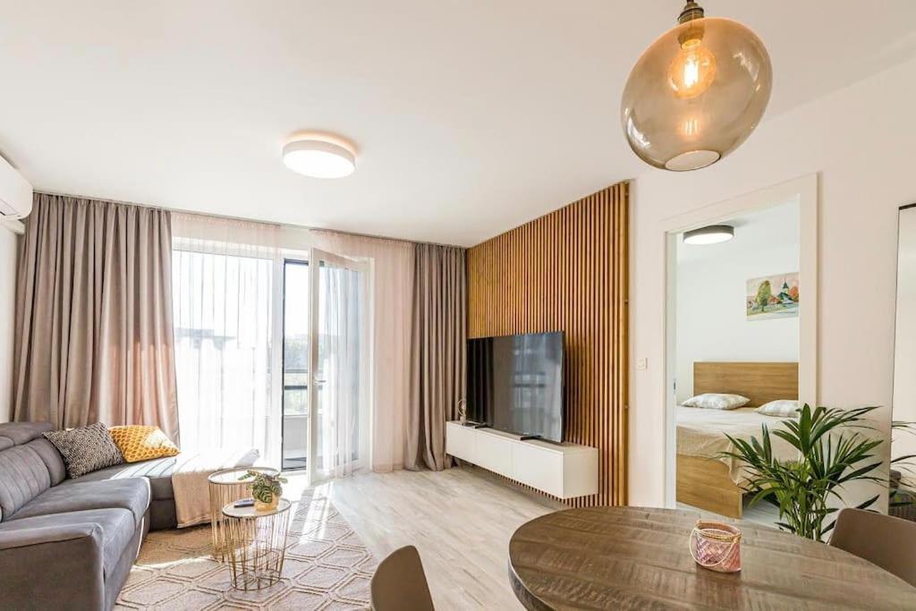 Urban Apartment With Possibility Of Parking 브라티슬라바 외부 사진